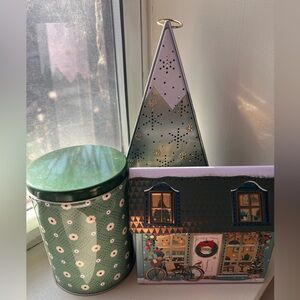 Mark & Spencer Holiday Cabin Light Up Tin Decoration